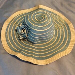 Floppy hat with cute flower